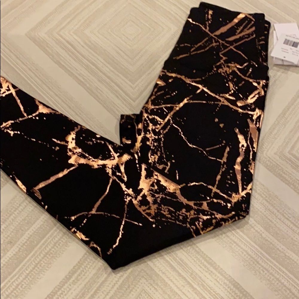 BEYOND YOGA Rose Gold Splatter on Black Full Length Leggings Size XS